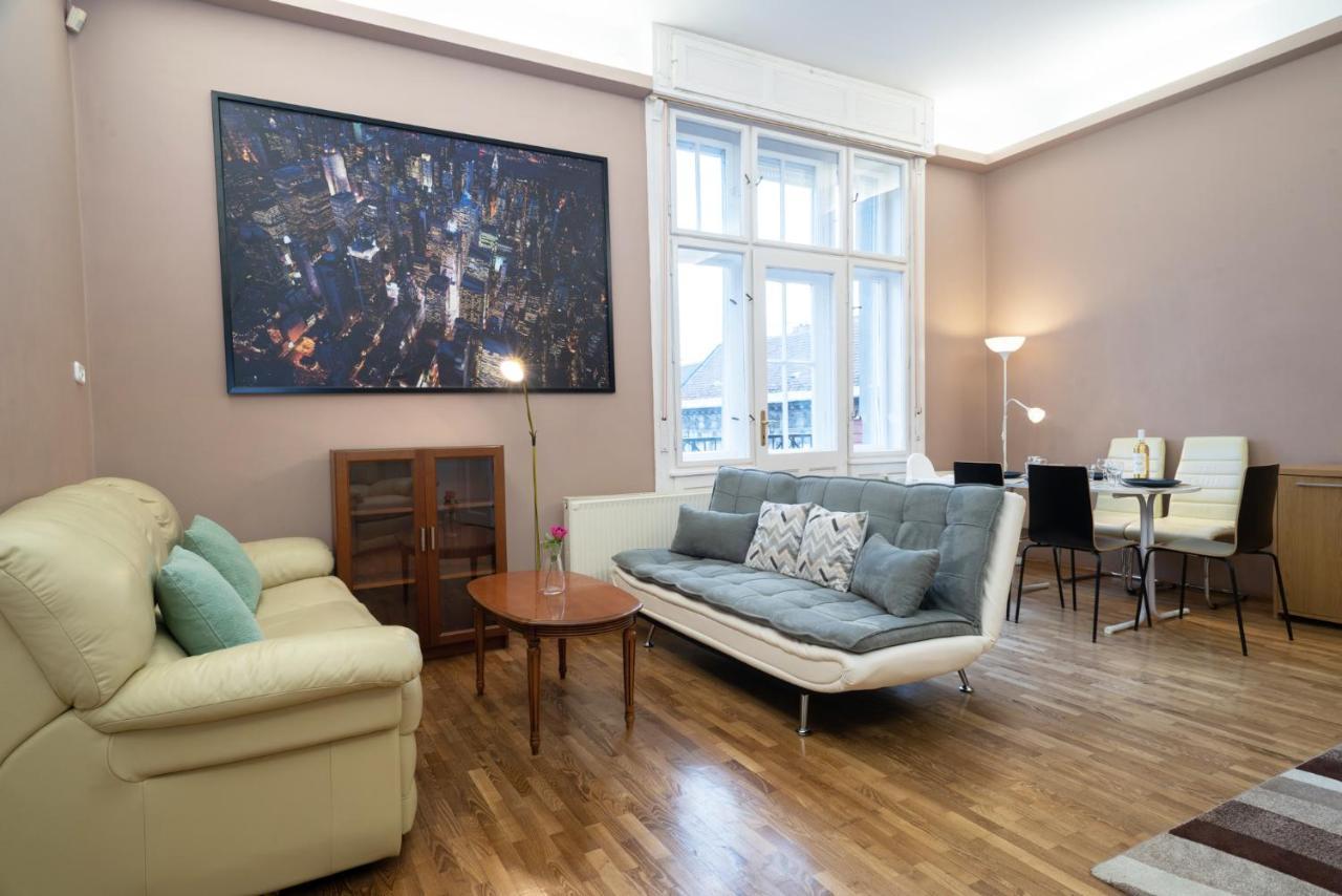 Kiraly Central Apartment With Free Parking And Ac — Fotók 2
